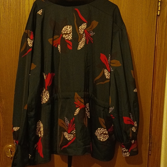 Beautiful. Jacket - Picture 3 of 3